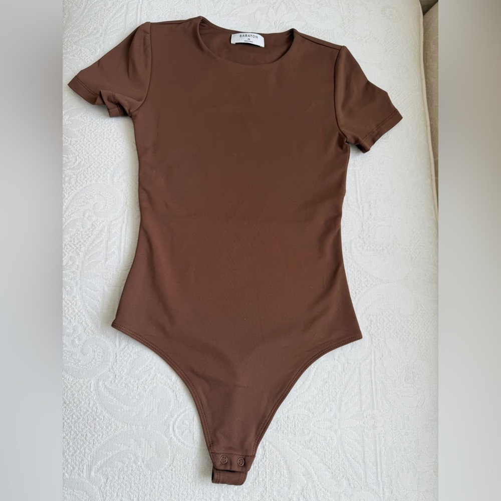 Aritzia Babaton Short Sleeve Brown Bodysuit, XS